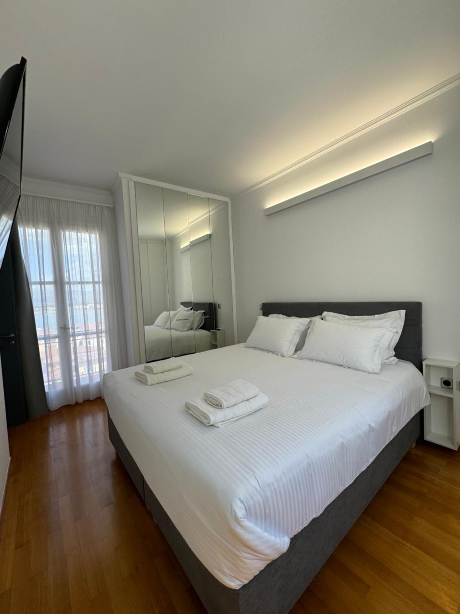 S&F Luxury Apartment นาฟปลิโอ ภายนอก รูปภาพ